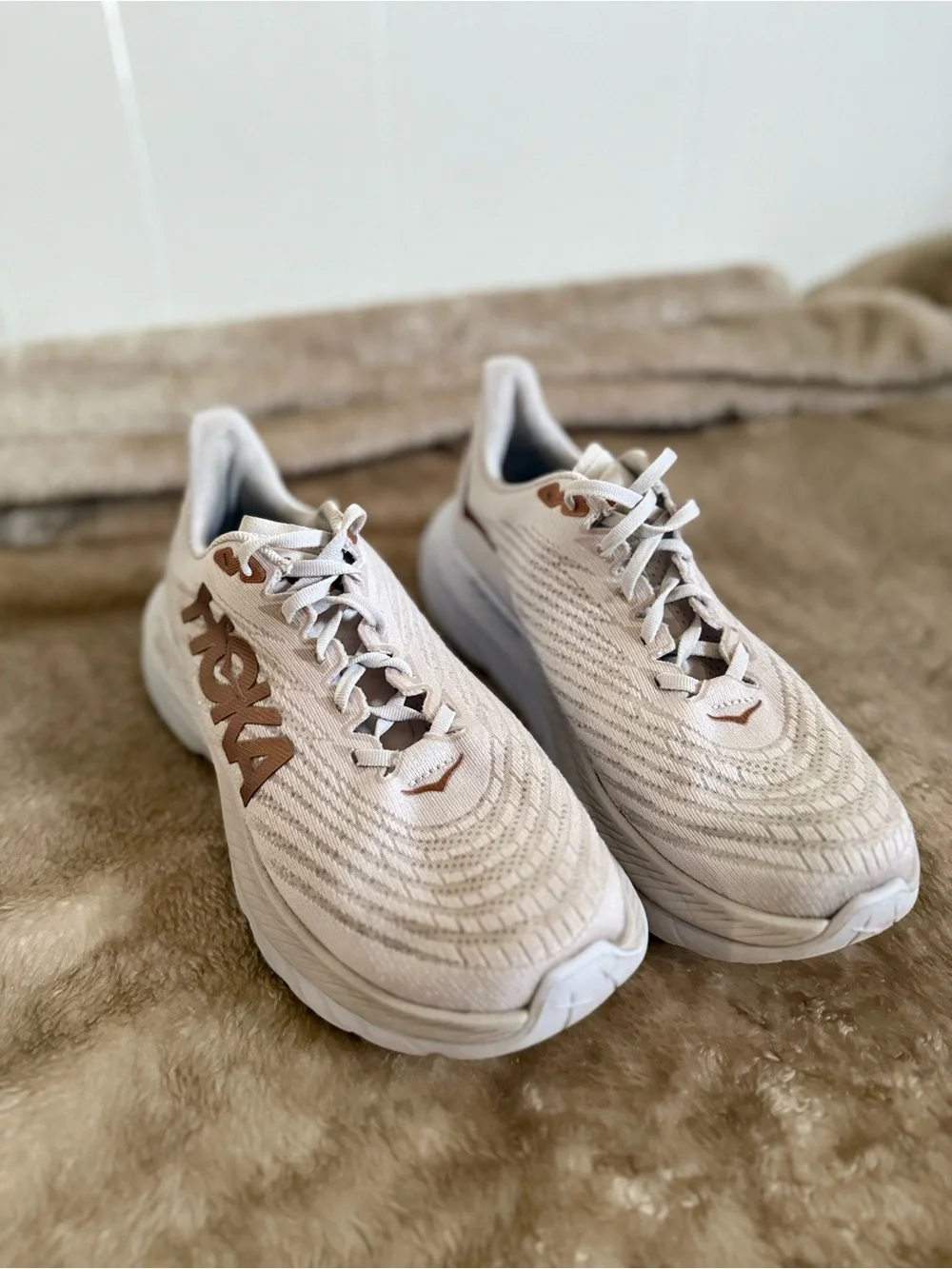 Hoka Mach 5 White Athletic Running Shoe with Rose Gold Logo